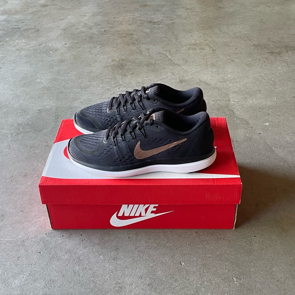 Nike Free Flex Lightweight Black/Rose Gold Running/Training Sneakers 7 Womens